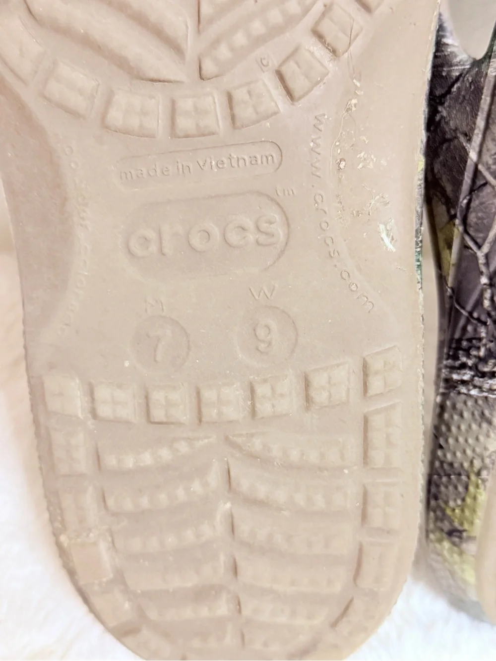 Crocs Camo Flip Flop Sandals Black Men's Size 7 Womens Size 9